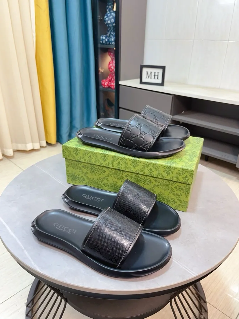 Men's shoes 💰260🌹🌹 (gucci-Gucci) New men's slippers, high-end boutique, made of cowhide, with exquisite embossed logo decoration on the upper, fine workmanship, super soft soles, casual, loose and comfortable, a must-have in summer! \nsize：38-44